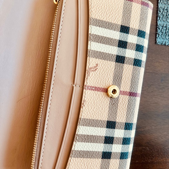 Burberry wallet 💯 authentic - Picture 5 of 9